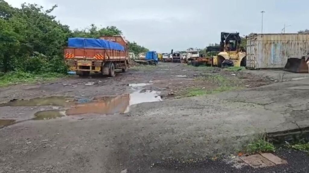 उरणमध्ये सिडकोच्या 5 एकर जागेवर भंगार माफियांचे अतिक्रमण जेएनपीटी आणि नवी मुंबई विमानतळ सुरक्षेवर प्रश्नचिन्ह