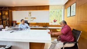 एफआरपीची चुकीची आकडेवारी देणाऱ्या साखर कारखान्यांवर कारवाई करा राजू शेट्टींची साखर आयुक्तांकडे मागणी