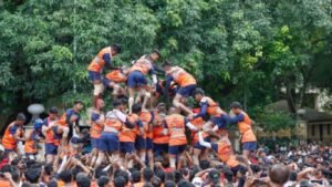 Mumbai Dahi Handi: मातीची मैदाने गायब काँक्रीटच्या रस्त्यांवर गोविंदा पथकांचा धोकादायक सराव