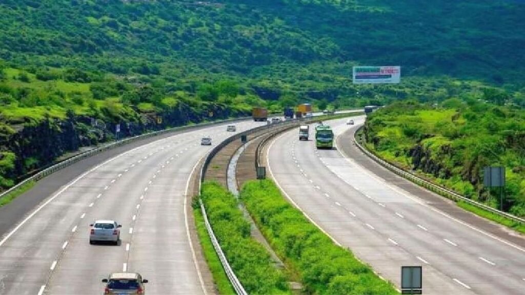 समृद्धी महामार्गावर ब्रेकडाउन वाहनांवर कारवाई आरटीओचा कठोर इशारा