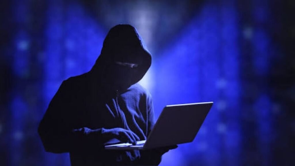 Pune Cyber Fraud: ₹५ भरण्याच्या बहाण्याने निवृत्त बँक अधिकाऱ्याला ₹१२ लाखांचा गंडा SIRच्या नावाने फसवणूक