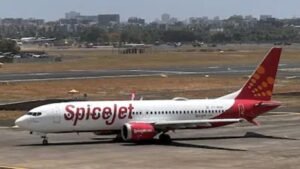 Delhi-Pune SpiceJet Flight Incident: विमानात एसी बंद, प्रवाशांचा गोंधळ १०० हून अधिक प्रवाशांनी उड्डाणास नकार