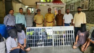 बसमधील ‘धक्का गँग’चा पर्दाफाश प्रवाशांचे मोबाईल चोरणाऱ्या ७ जणांना अटक