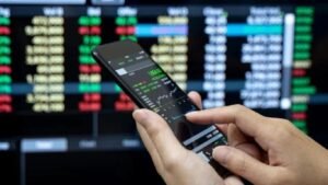 शेअर बाजारात दबाव कायम सेन्सेक्स-निफ्टी सपाट सुरुवातीच्या संकेतांसह, GIFT Nifty काय सांगतो?