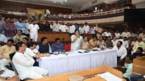 पुण्यात गणेशोत्सव निर्बंधमुक्त करण्यास प्रशासन सकारात्मक मंडळांना त्रास न देण्याची सूचना