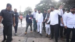 एकनाथ शिंदे अ‍ॅक्शन मोडमध्ये! चाकण MIDC ची प्रत्यक्ष पाहणी रस्ते, पाणी आणि वाहतूक कोंडीवर अधिकाऱ्यांना निर्देश