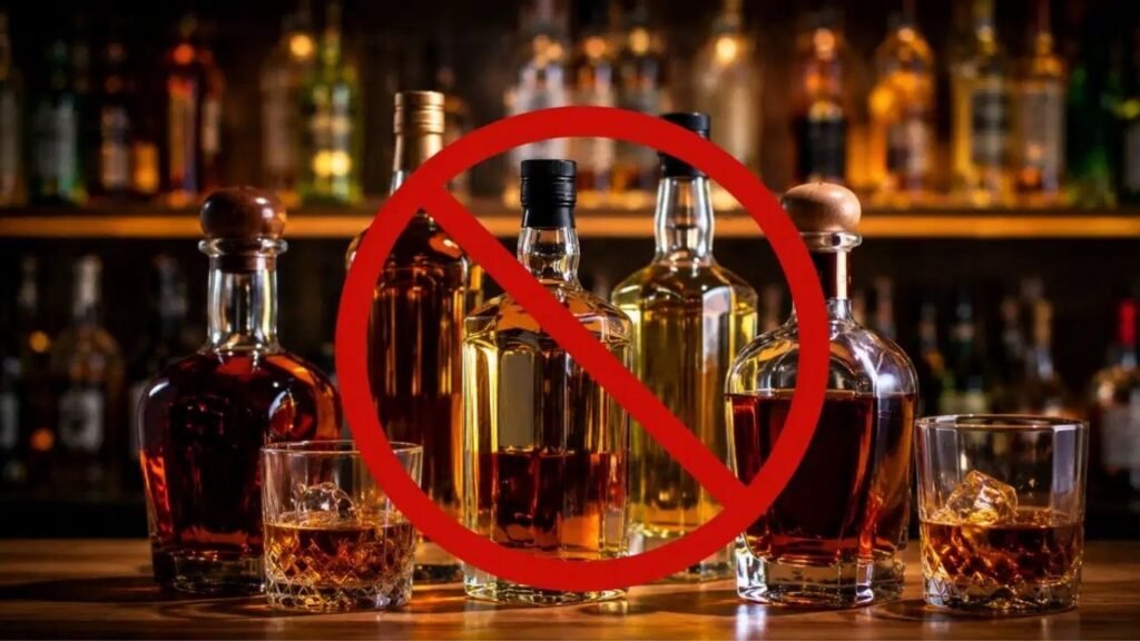 Liquor Ban: Old Monk, Royal Challengeसह काही मद्य उत्पादनांच्या विक्रीवर FSSAIची बंदी