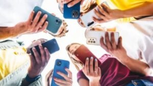 Pune Gen Z Slang: ‘नो कॅप’ ते ‘रेड फ्लॅग’ पुण्यातील तरुणांच्या बोलण्यात डिजिटल स्लँगची क्रेझ