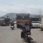 वडगाव एमआयडीसी महामार्गावरील कोंडी कमी विशाल लॉन्स चौकात यू-टर्नचा प्रयोग