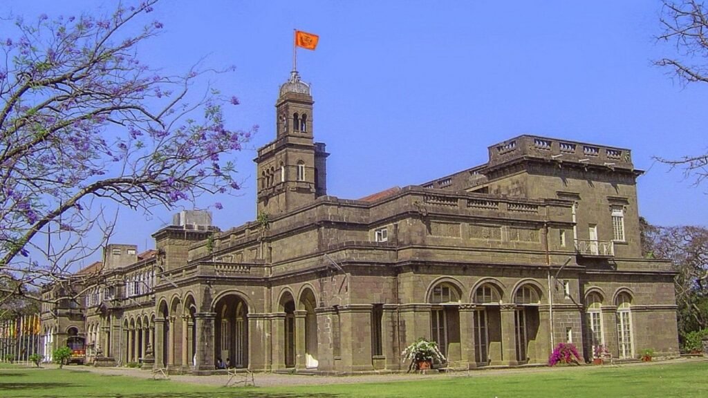 पुणे: दुष्काळग्रस्त विद्यार्थ्यांना परीक्षा शुल्कमाफी आधी पैसे भरण्याऐवजी थेट सवलतीची मागणी
