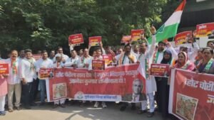 पुणे : ‘वोटचोरी’च्या आरोपांवर काँग्रेसचे आंदोलन ज्ञानेश कुमारांच्या राजीनाम्याची मागणी
