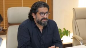 तळेगाव-चाकण-शिक्रापूर मार्गावरील खड्डे बुजवण्याचे काम युद्धपातळीवर मंत्री भोसले ॲक्शन मोडमध्ये