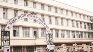 Sassoon Hospital ICU: ससूनमधील ICU खाटांवर प्रचंड ताण रेफर करण्यापूर्वी उपलब्धता तपासण्याचे आवाहन