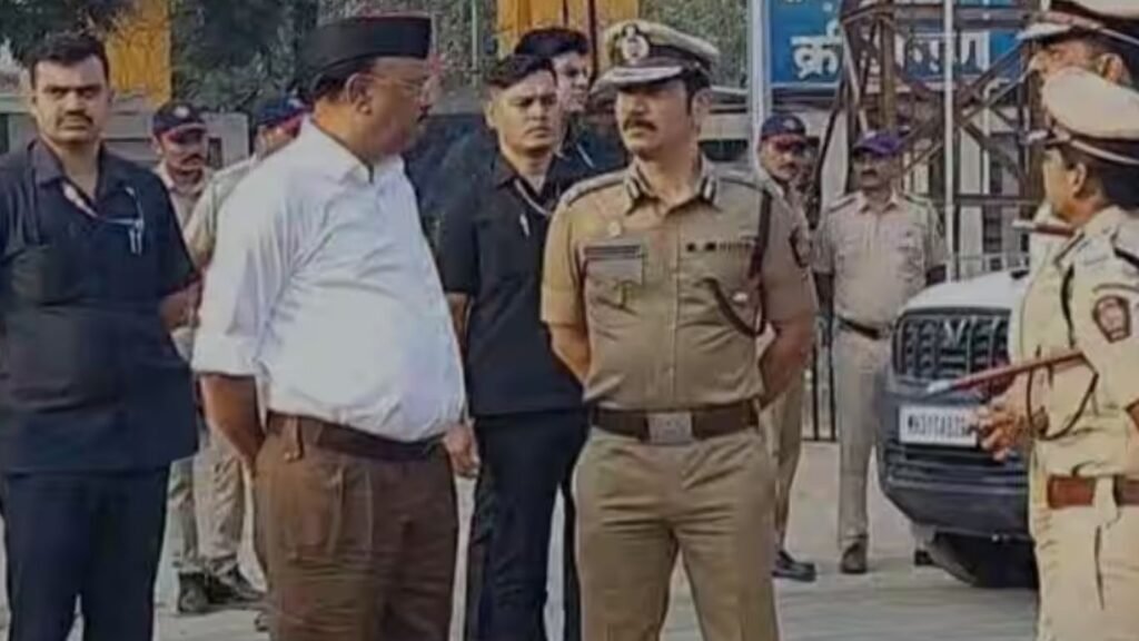 रेशीमबागेत RSS विजयादशमी सोहळ्यासाठी कडेकोट बंदोबस्त; पोलीस आयुक्त विश्वास नांगरे पाटील आणि चंद्रशेखर बावनकुळे यांची समोरासमोर भेट