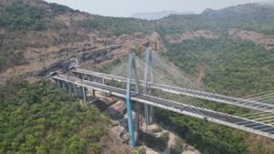 १ नोव्हेंबरपासून मालवाहू वाहनांना बंदी कायम; कारसाठी १००, बससाठी ८० किमी वेगमर्यादा