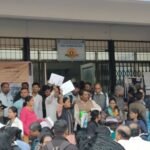 पुण्यात महाज्योतीची स्कॉलरशिप परीक्षा रद्द संगणक नसल्याने विद्यार्थिनी केंद्राबाहेर