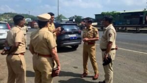 बारामतीत मतदानाच्या पूर्वसंध्येला पोलिसांची कारवाई गावठी पिस्तूल, ३ काडतुसे आणि कार जप्त