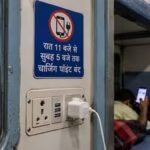 रेल्वेत रात्री ११ ते पहाटे ५ पर्यंत मोबाईल चार्जिंग बंद? प्रवाशांसाठी महत्त्वाची माहिती