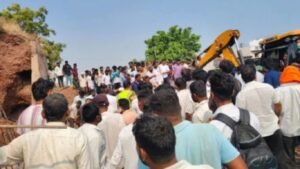 Pune Solapur Highway Accident: इंदापूरच्या राजवडीत बांधकामादरम्यान मातीचा ढिगारा कोसळला एकाचा मृत्यू, एक जखमी