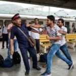 Lonavala Railway Station News: तिकीट तपासणीदरम्यान टीसीसोबत वाद; घटनेचा व्हिडिओ व्हायरल